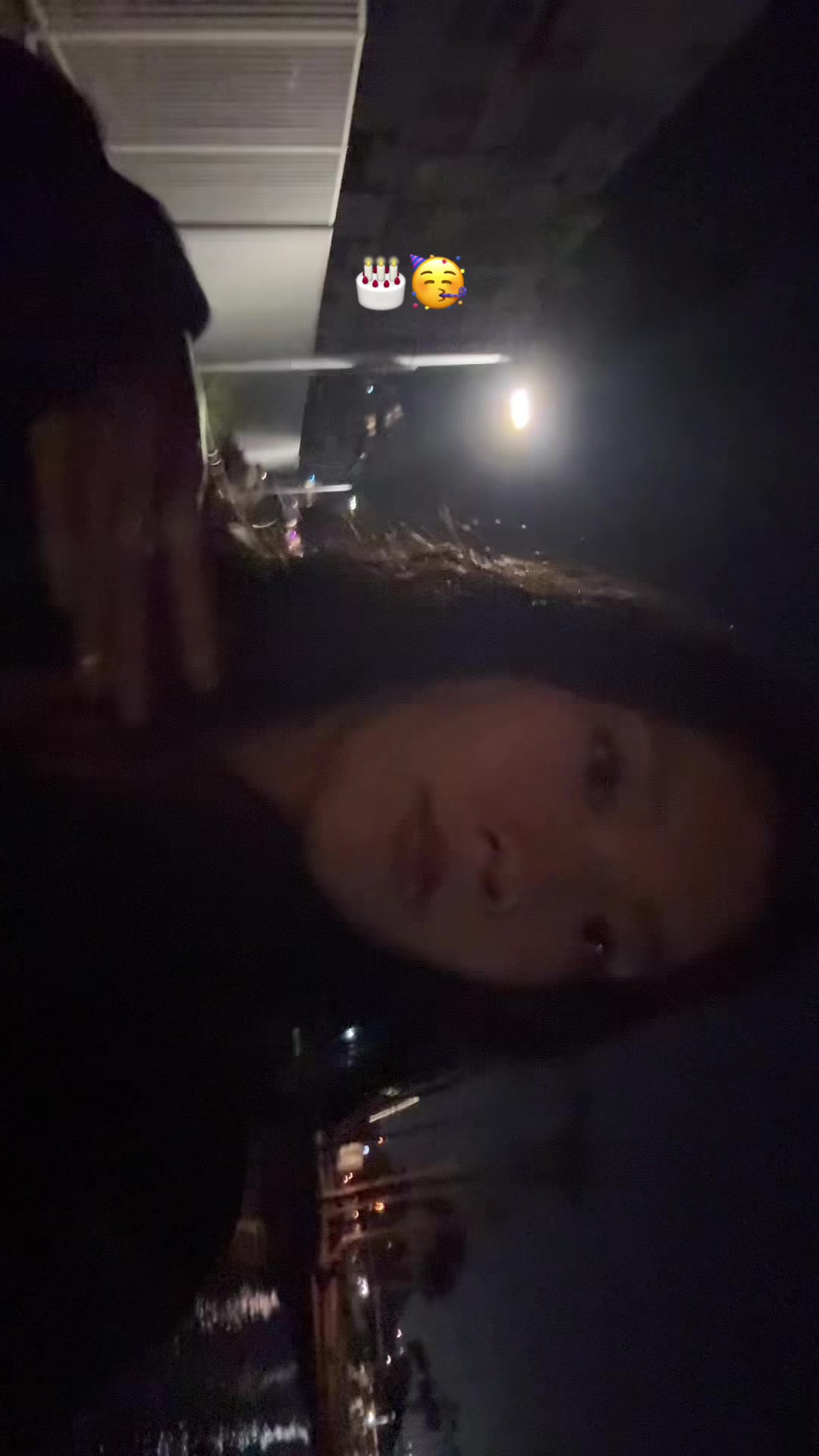 @sneakyling