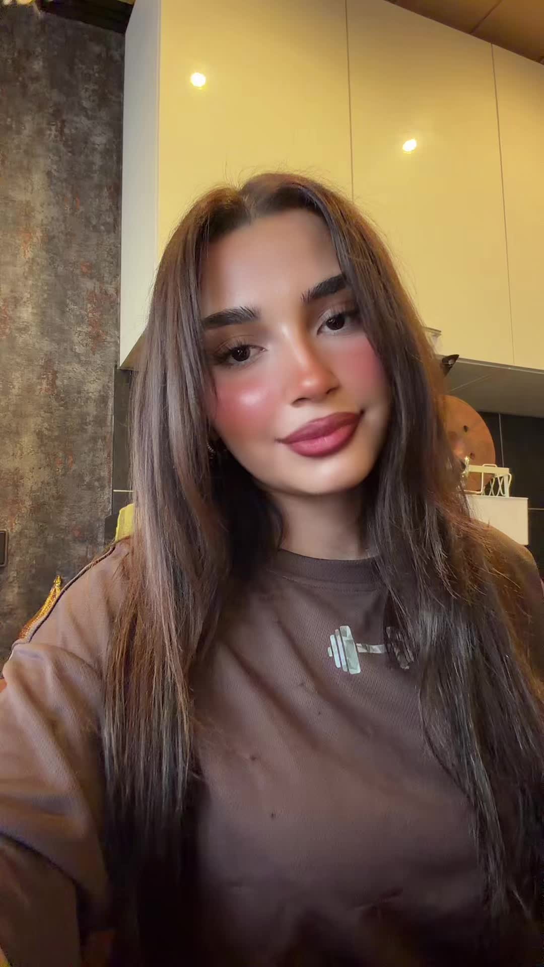 @𝒱
