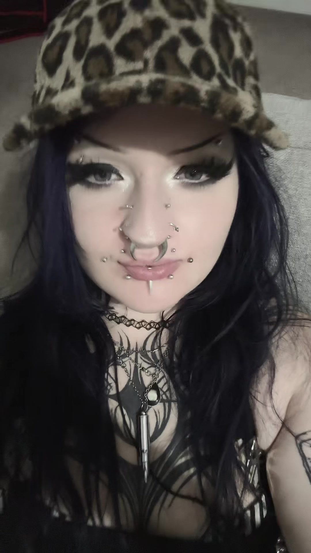 @☠︎︎𝘪𝘴𝘴𝘺☠︎︎