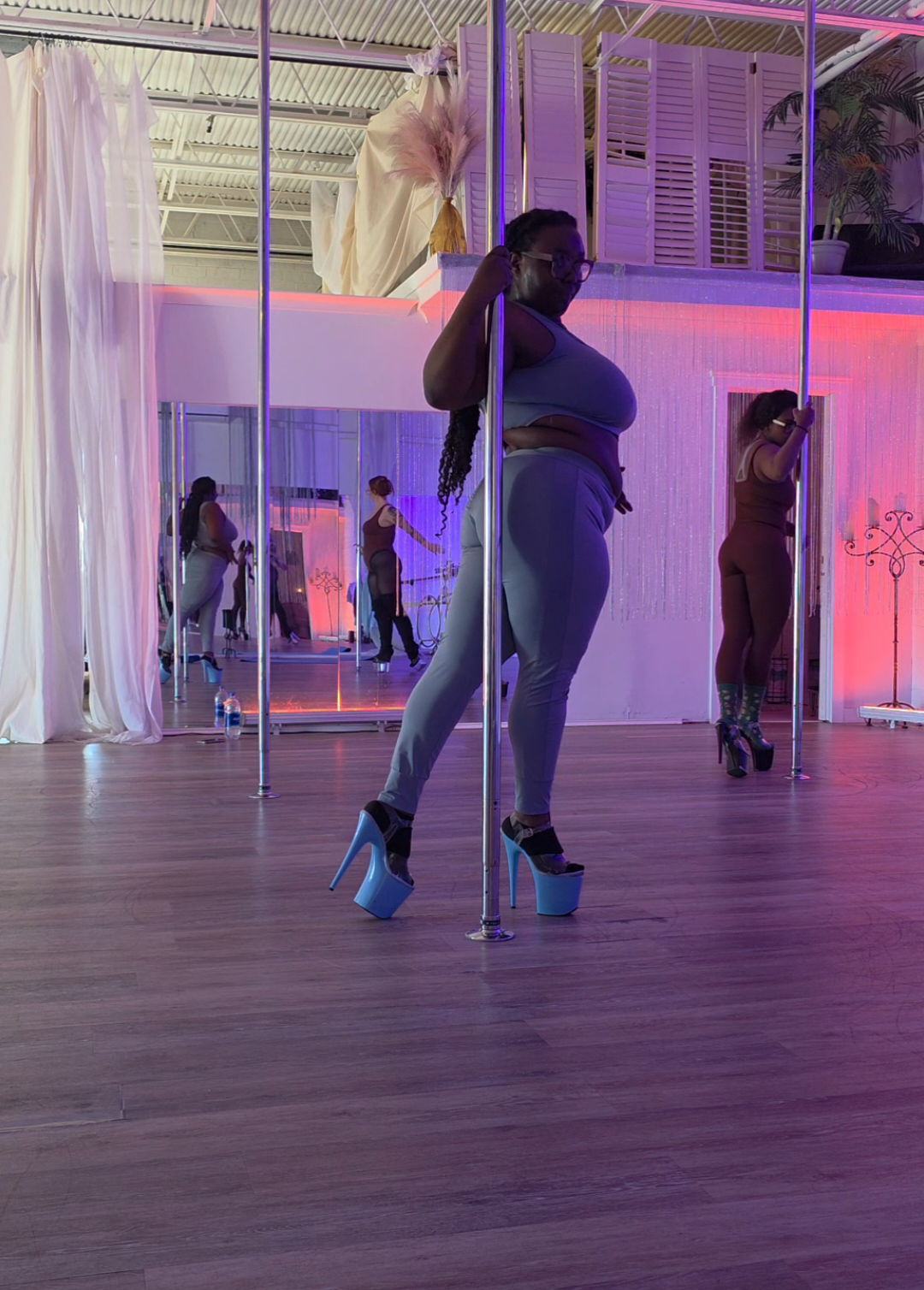 @ChateauWo | Pole Studio
