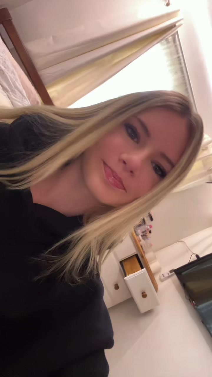 @️Bella