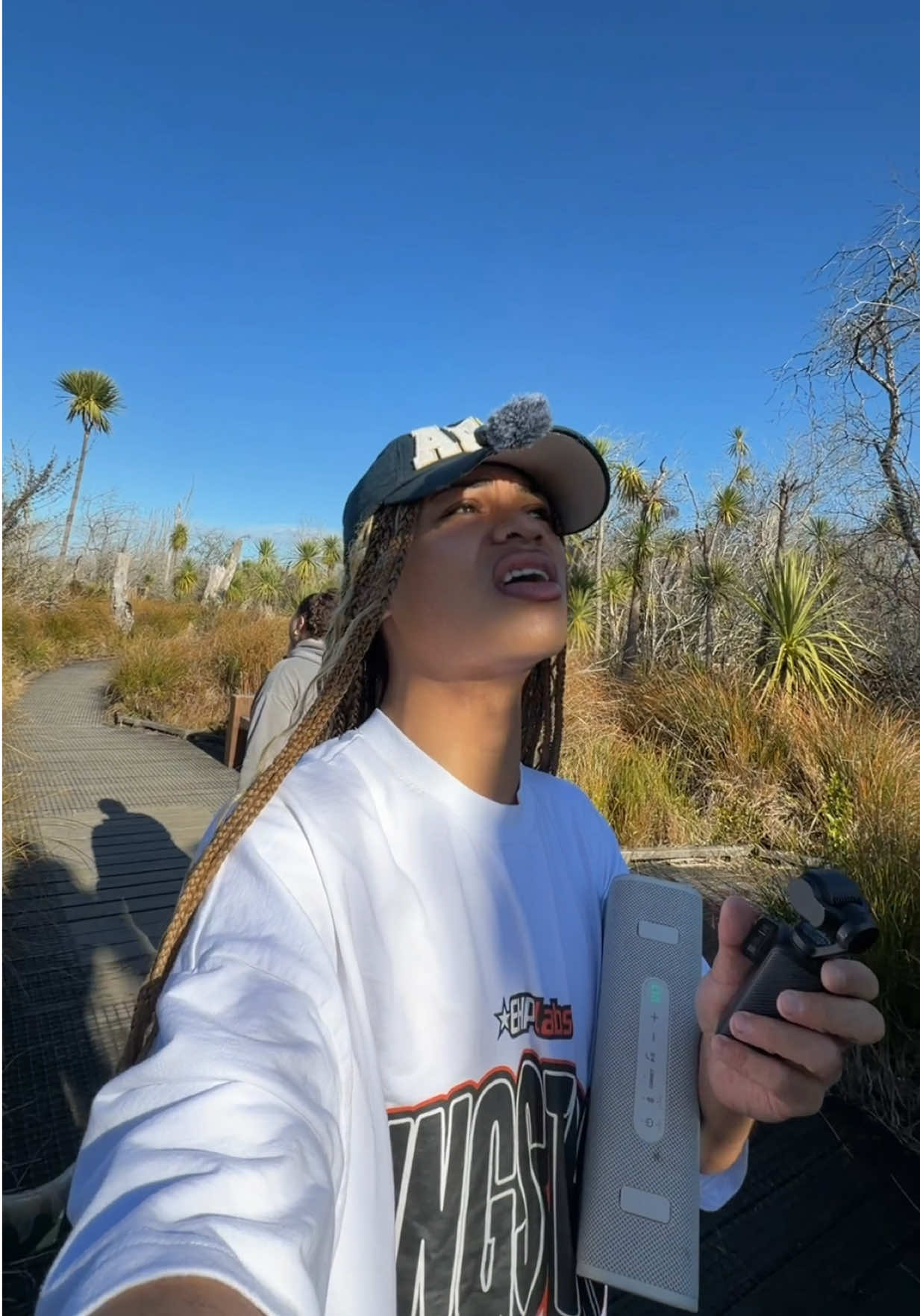 @evilelaloata