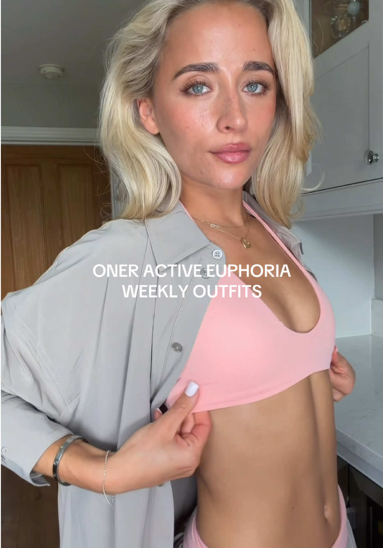 @hollielouisezive