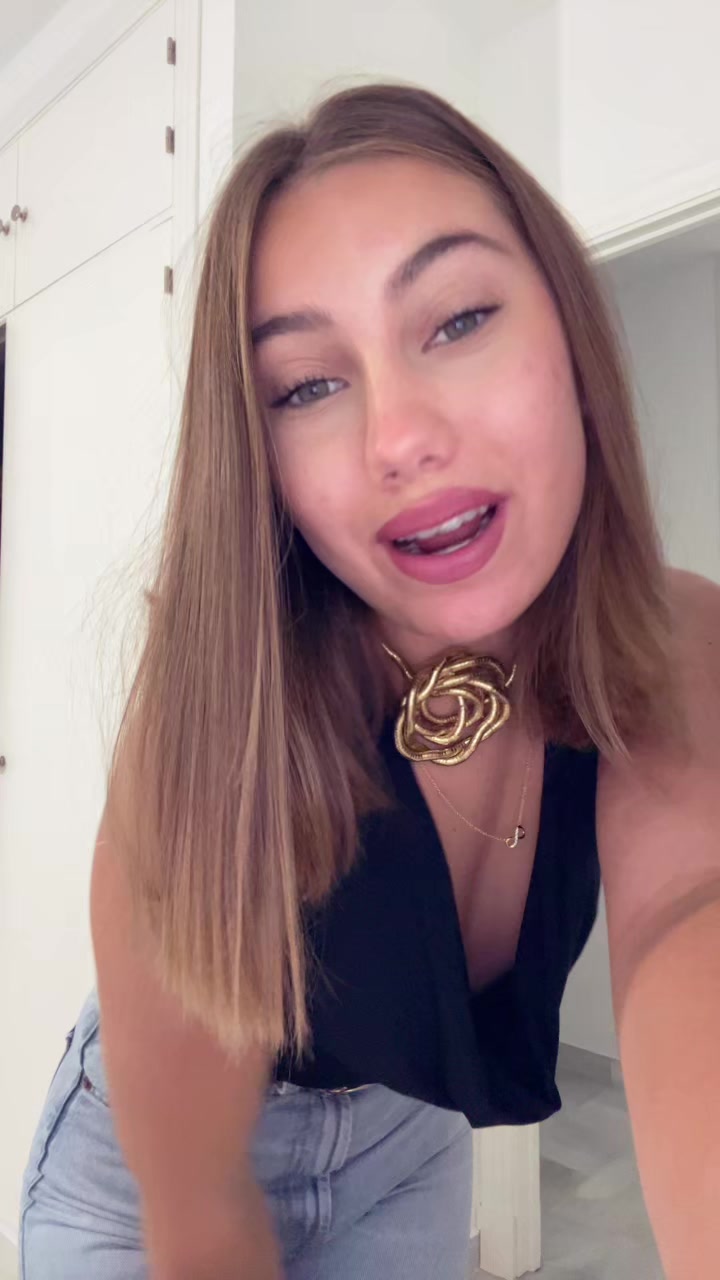 @Angelaajuradoo2__