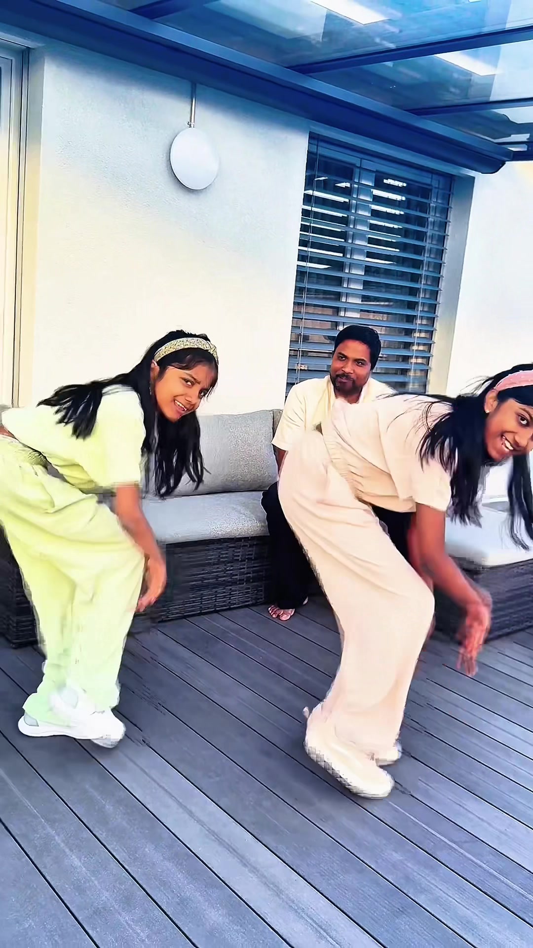 @Swarmi&laya