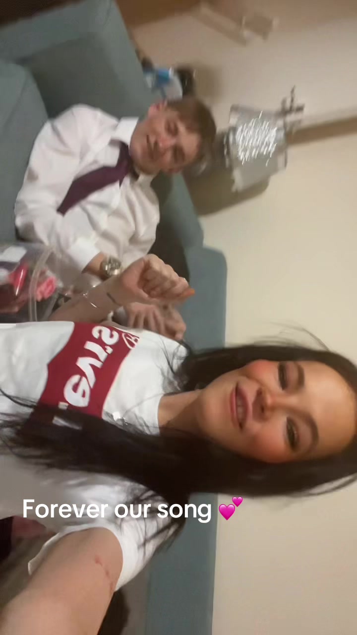 @Kacey Louise