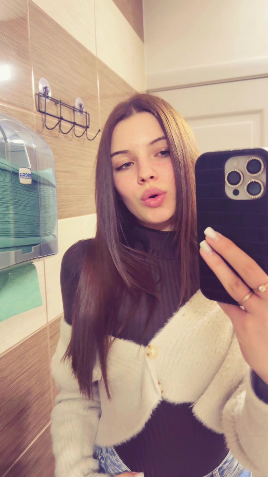 @helovesalessia