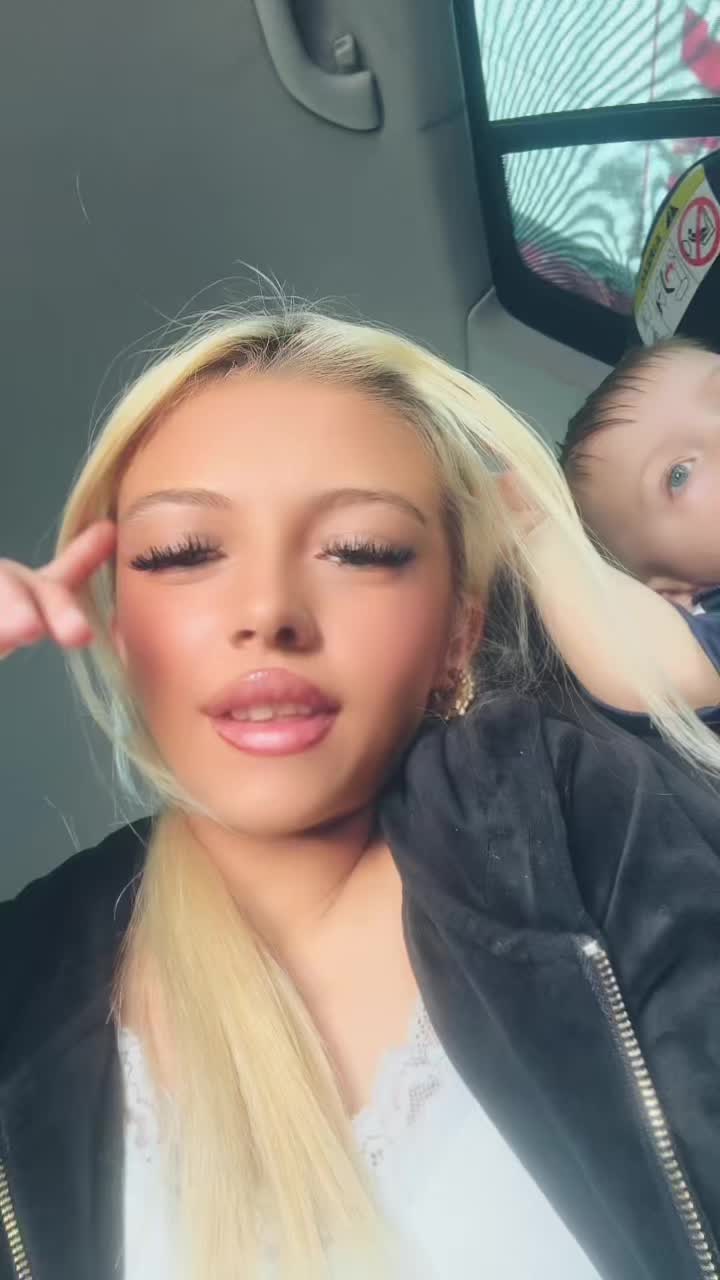 @Demi