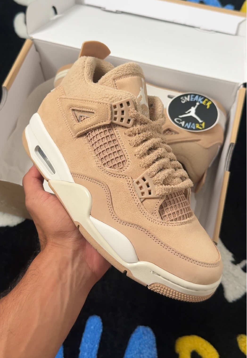 @Sneaker_canary