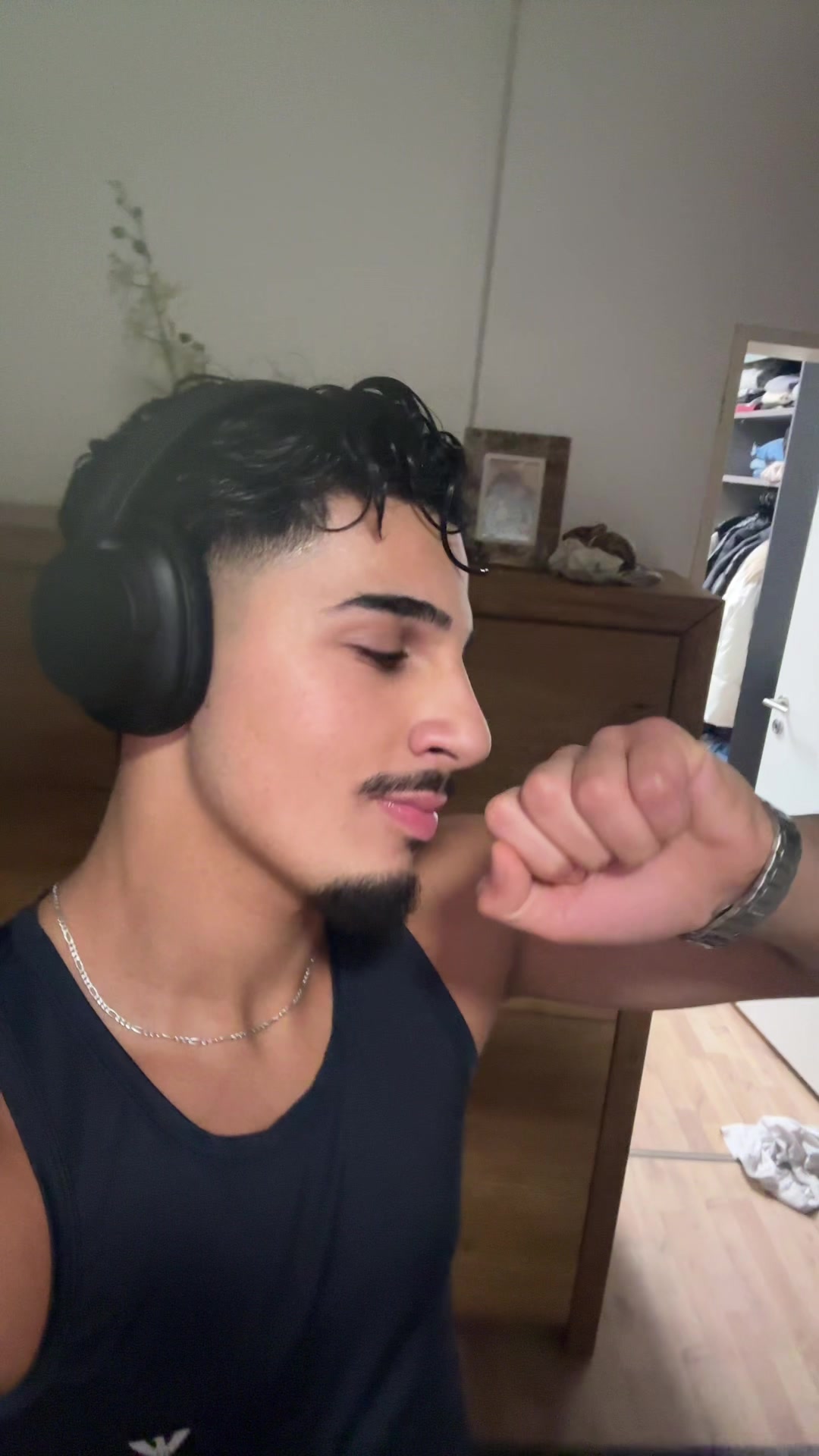 @Husseinoo