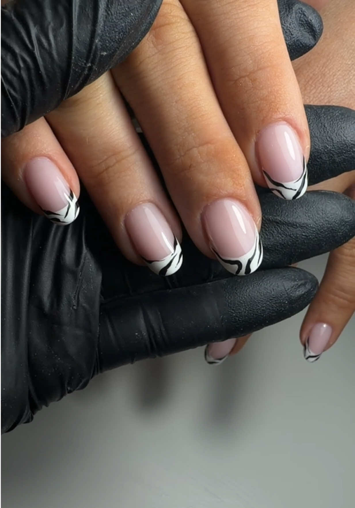 @ViolaViolett_NailArtist