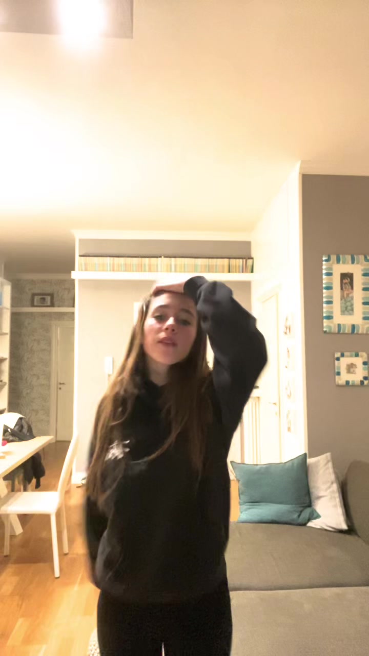 @laralombardii