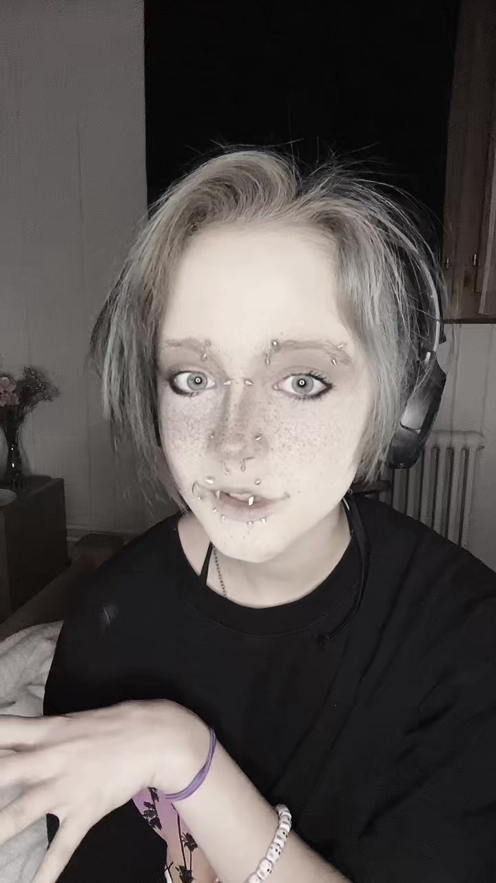 @𝕊𝕙𝕖𝕝𝕝𝕪 𝕚𝕟 𝕓𝕝𝕒𝕔𝕜