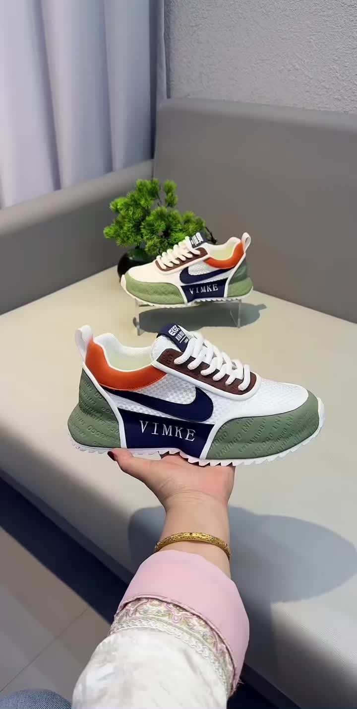 @Bella