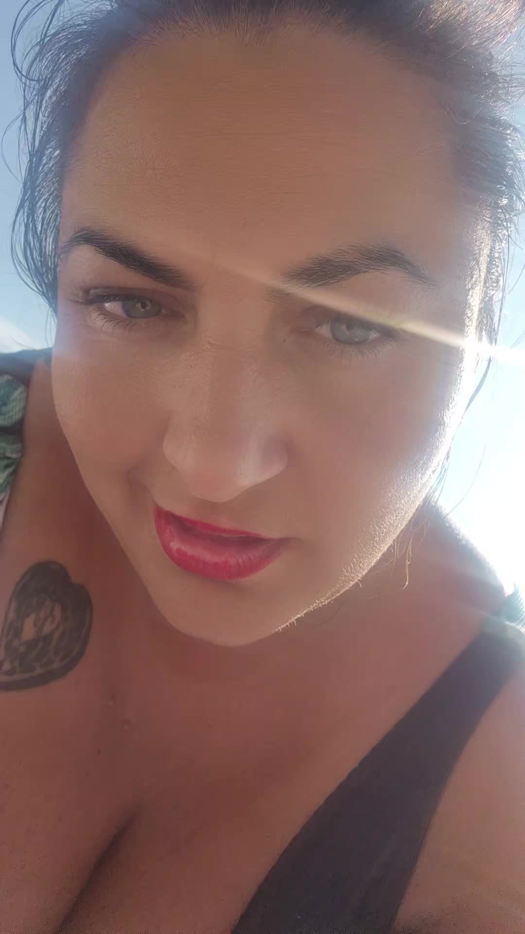 @CarmenAdelinne