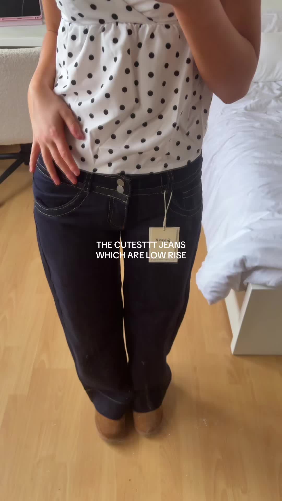 @𝐦𝐨𝐥𝐥𝐬