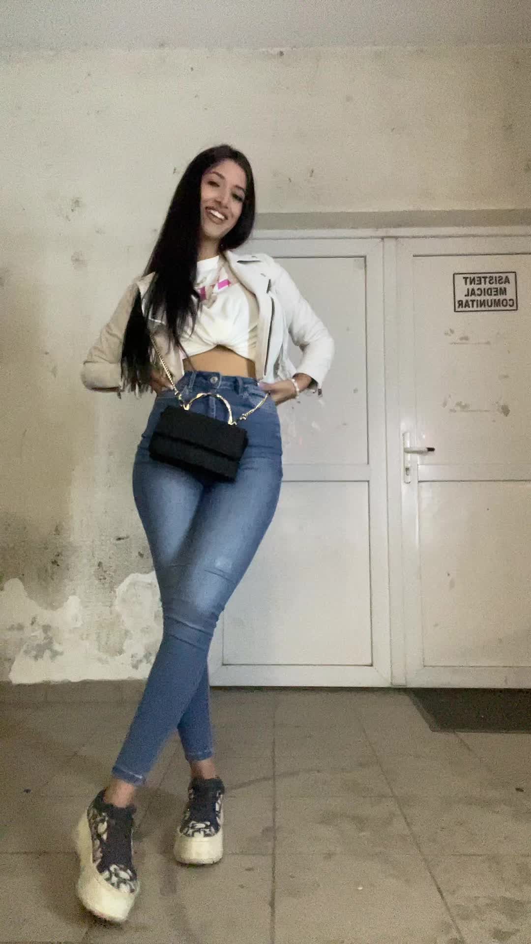 @𝒱𝒶𝓁ℯ𝓃𝓉𝒾𝓃𝒶𝒶 🤍