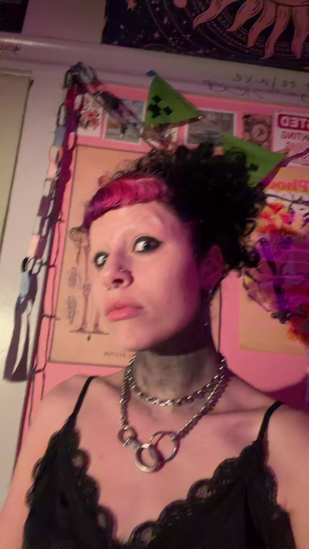 @bee🦇🕷️