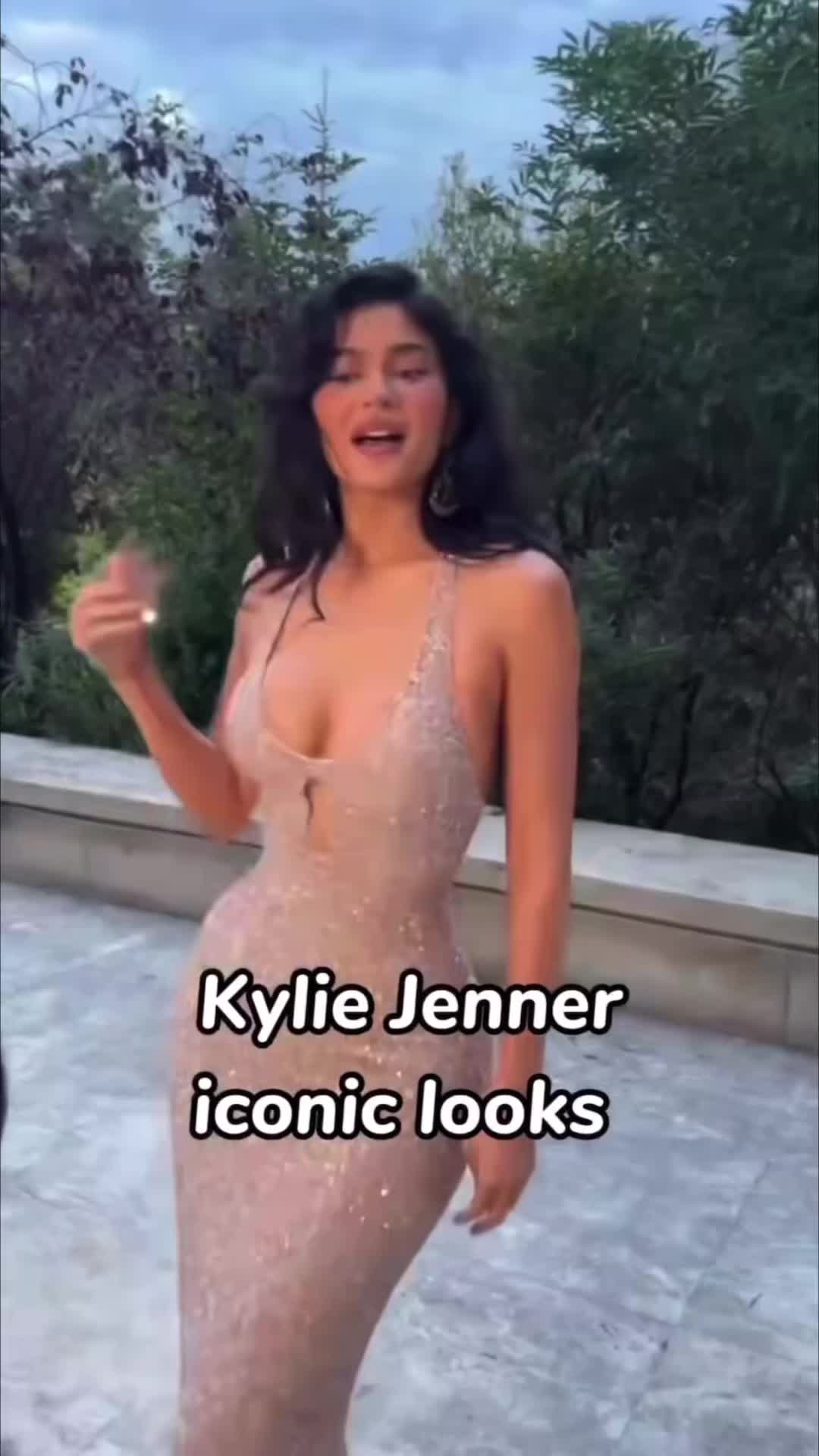 @celeb_vault18