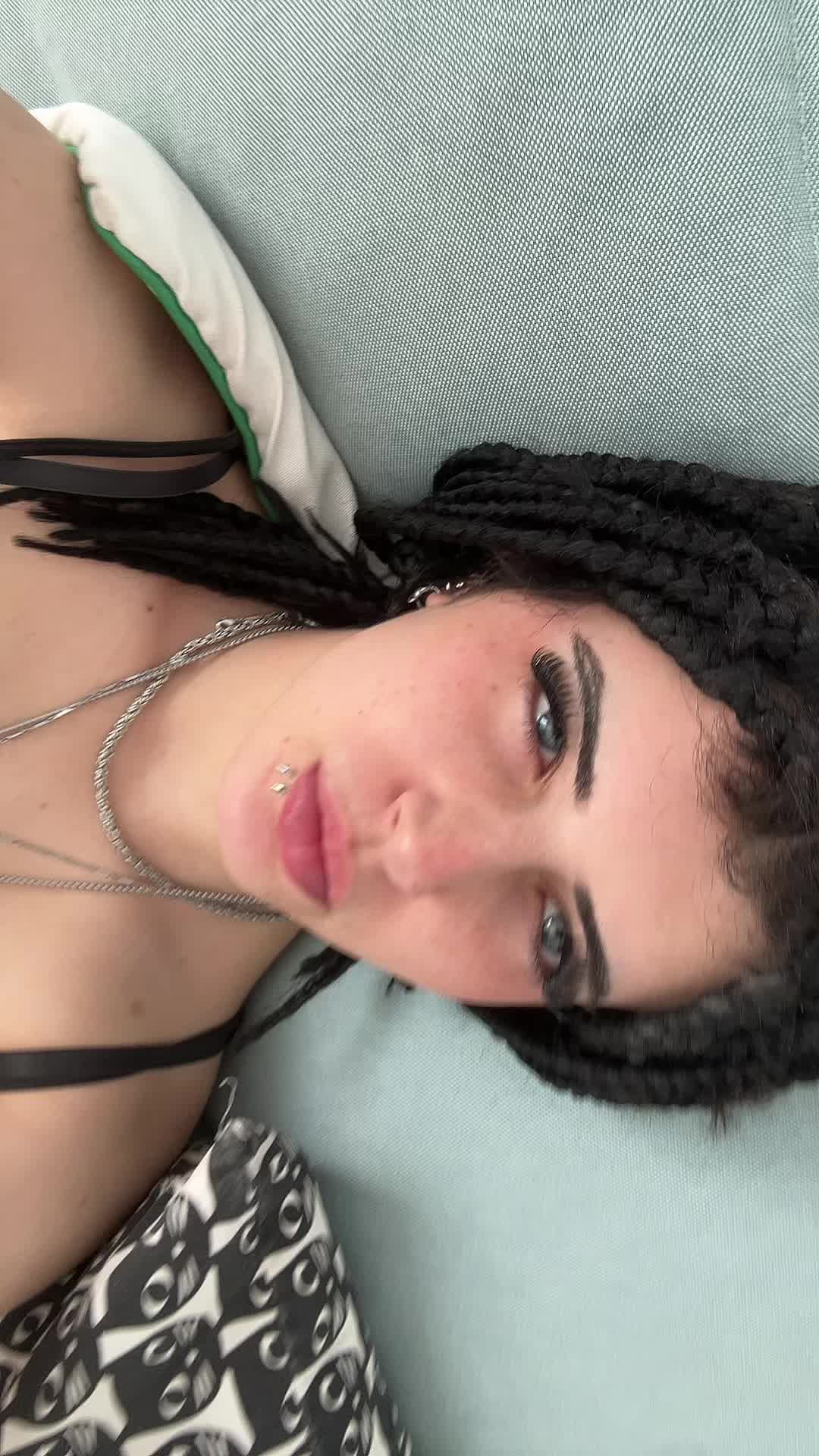 @whosdishoe