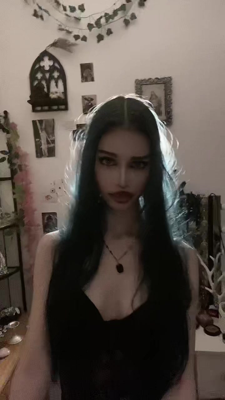 @nora valeria