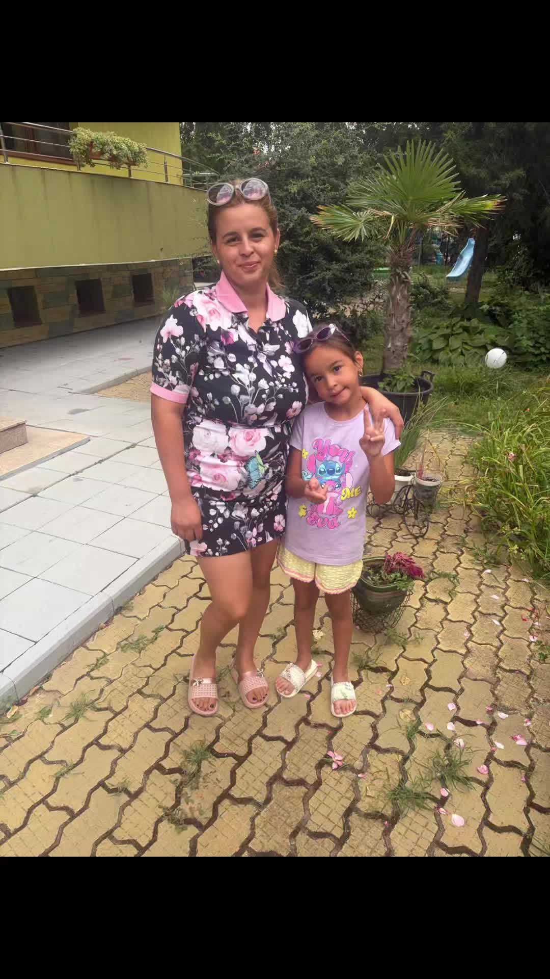 @Nicoleta👭Ranya&Azaleea!