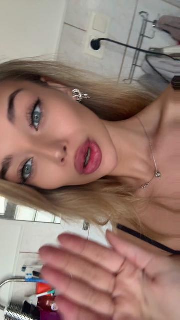 @Hancsi_._