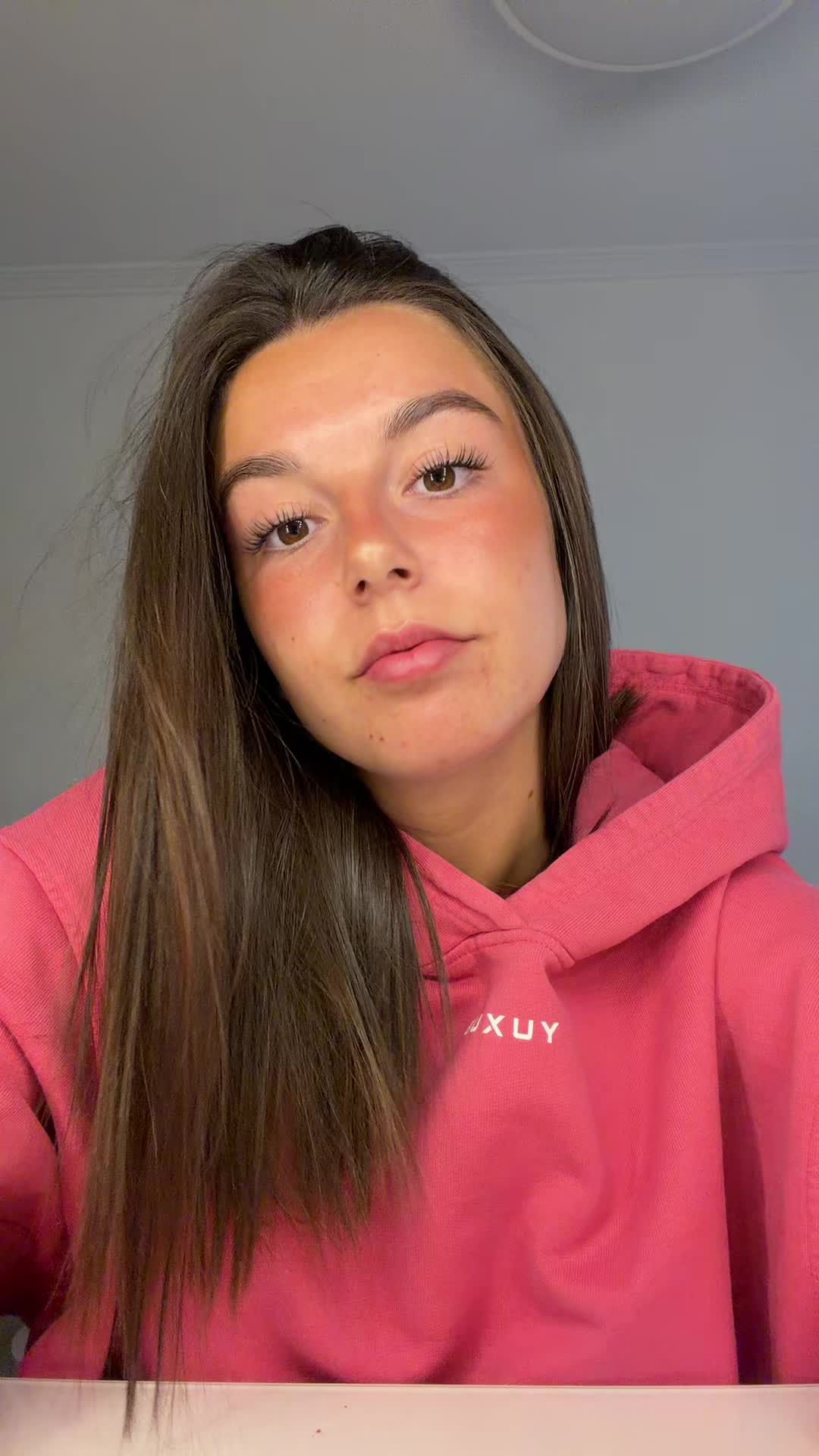 @𝚐𝚕𝚘𝚛𝚒𝚒𝚊