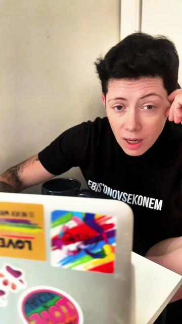 @Live free or die🏳️🌈