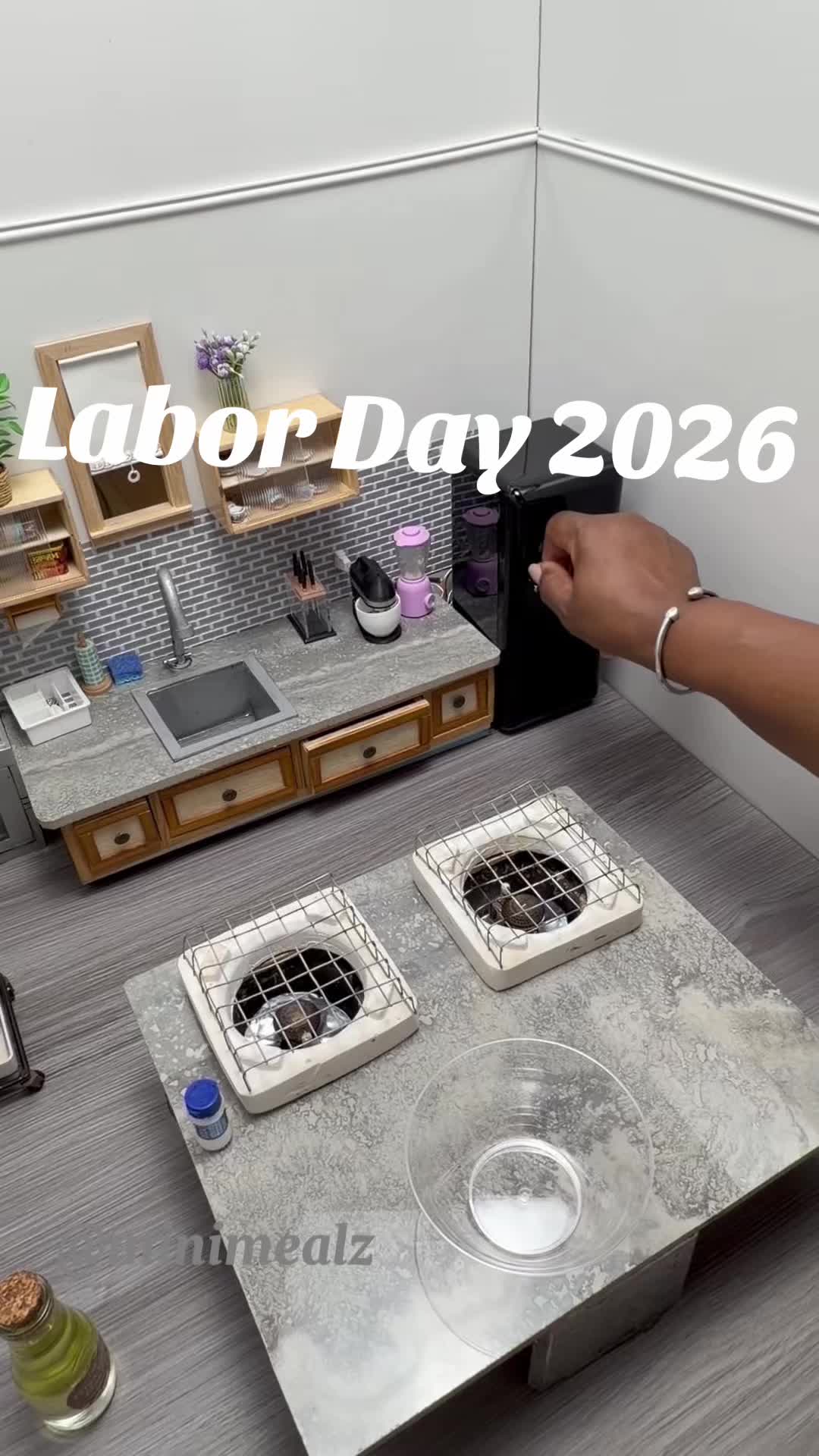 @MiniMealz