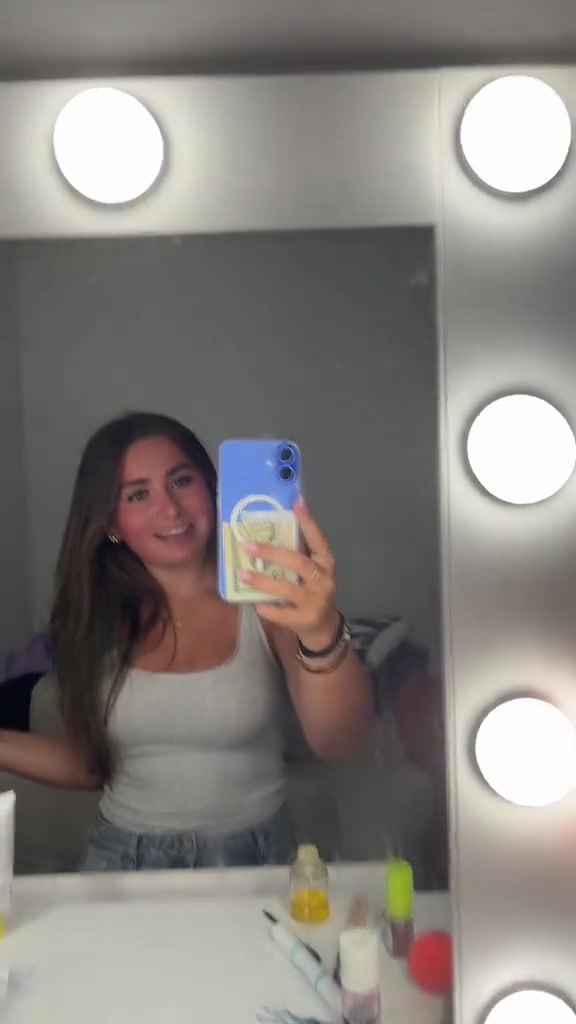 @zoelevitan