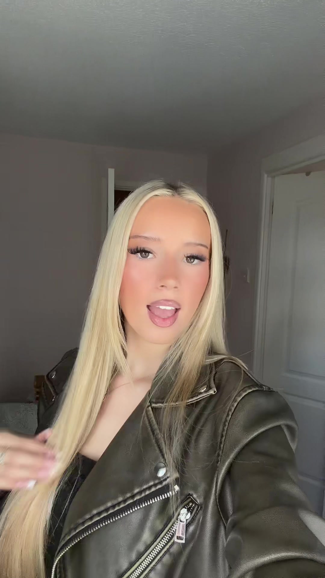 @Becca Louise 🐻ྀི