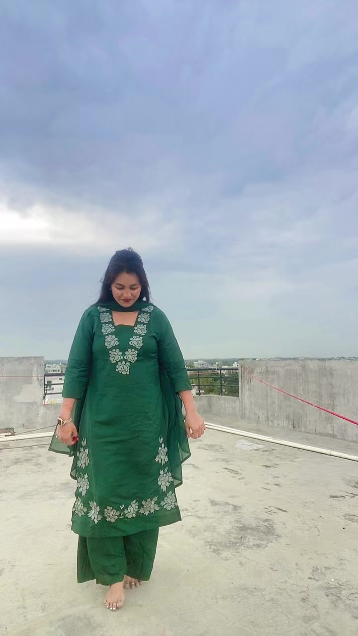 @शिवानी 😊smile Queen 😊 👑