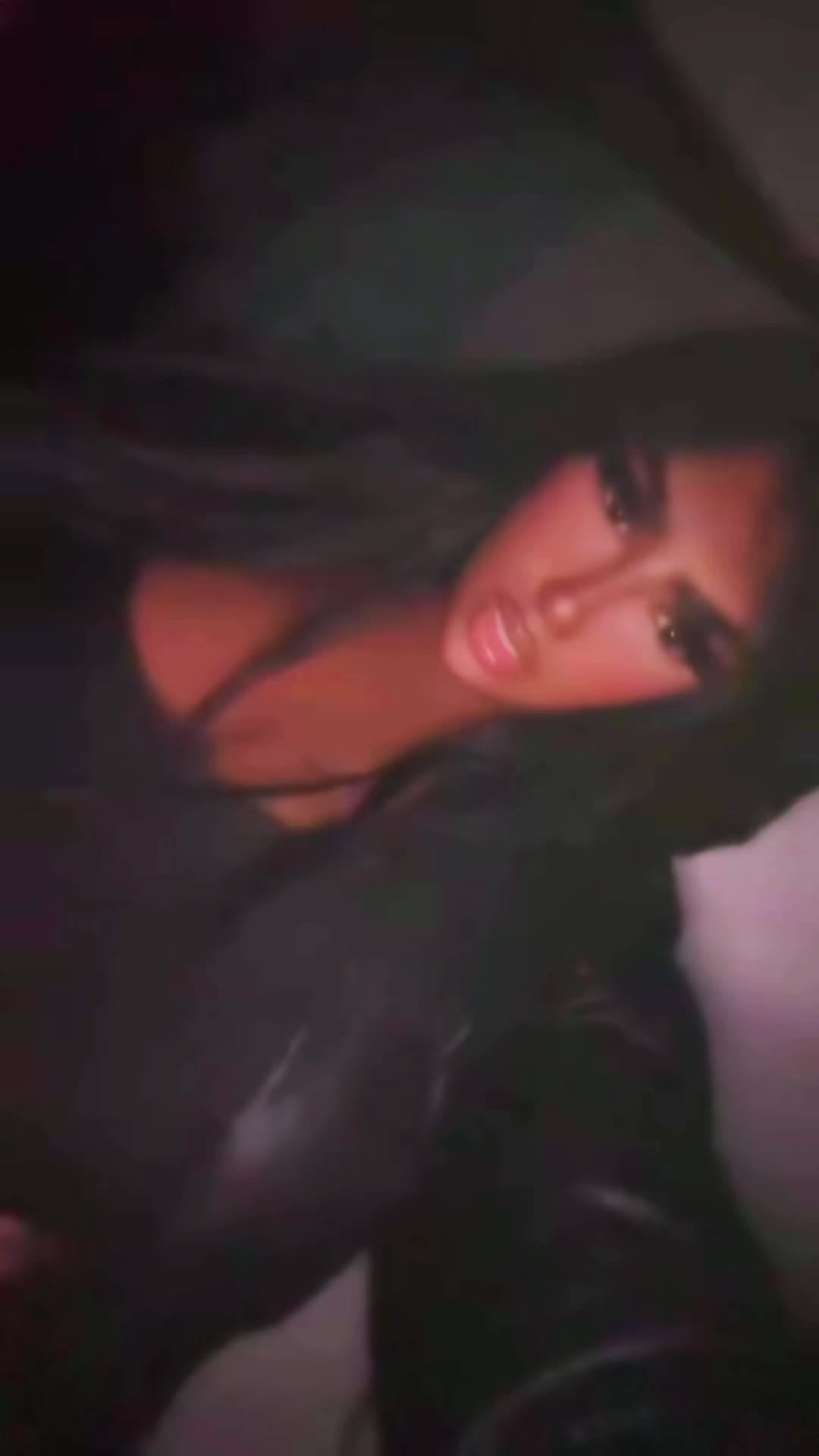 @🫦
