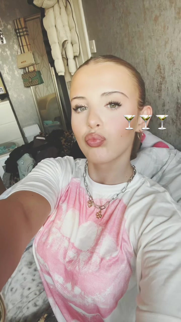 @🦄