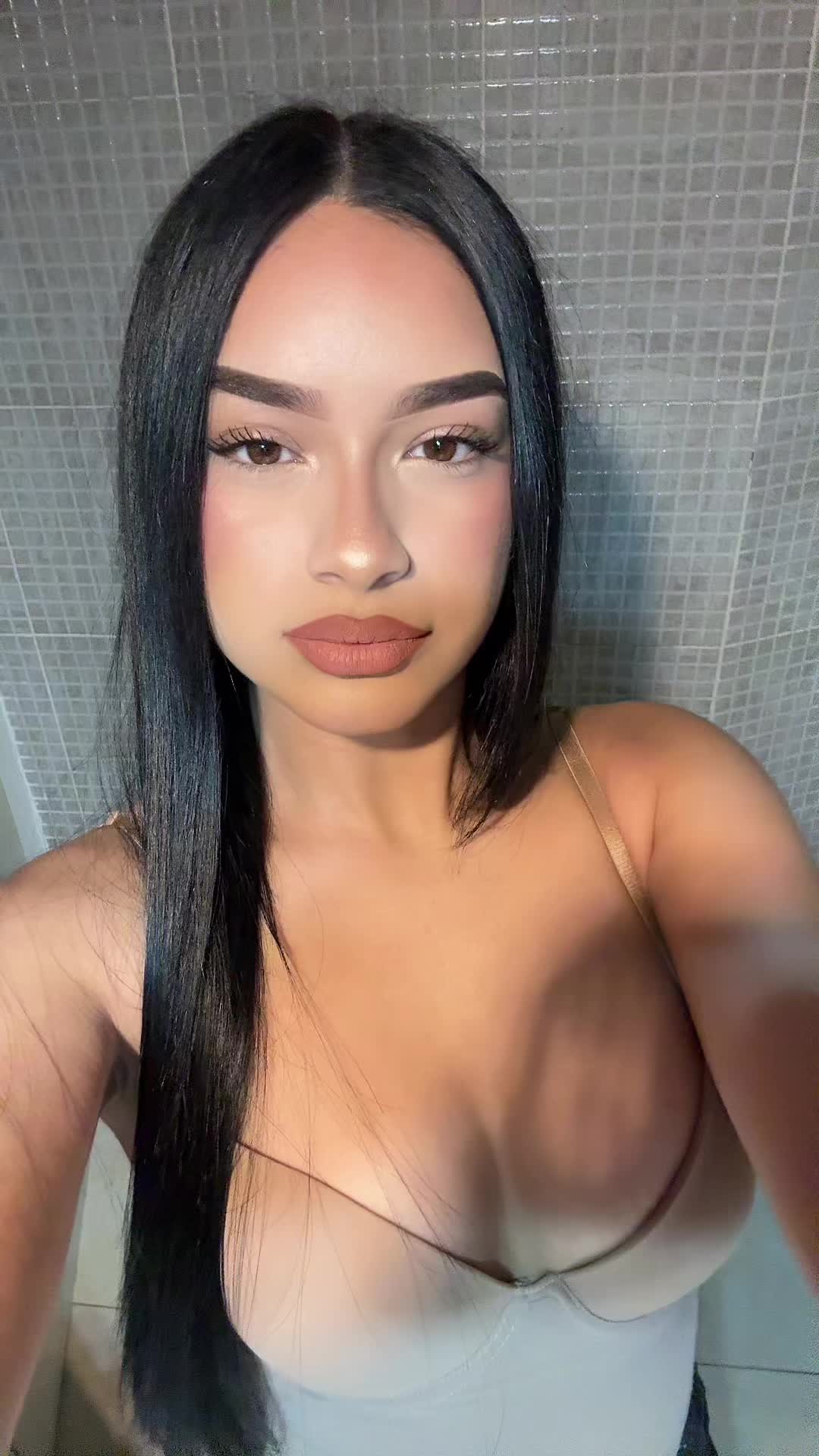 @𝒞ℯ𝓁𝒾𝓃ℯ💞