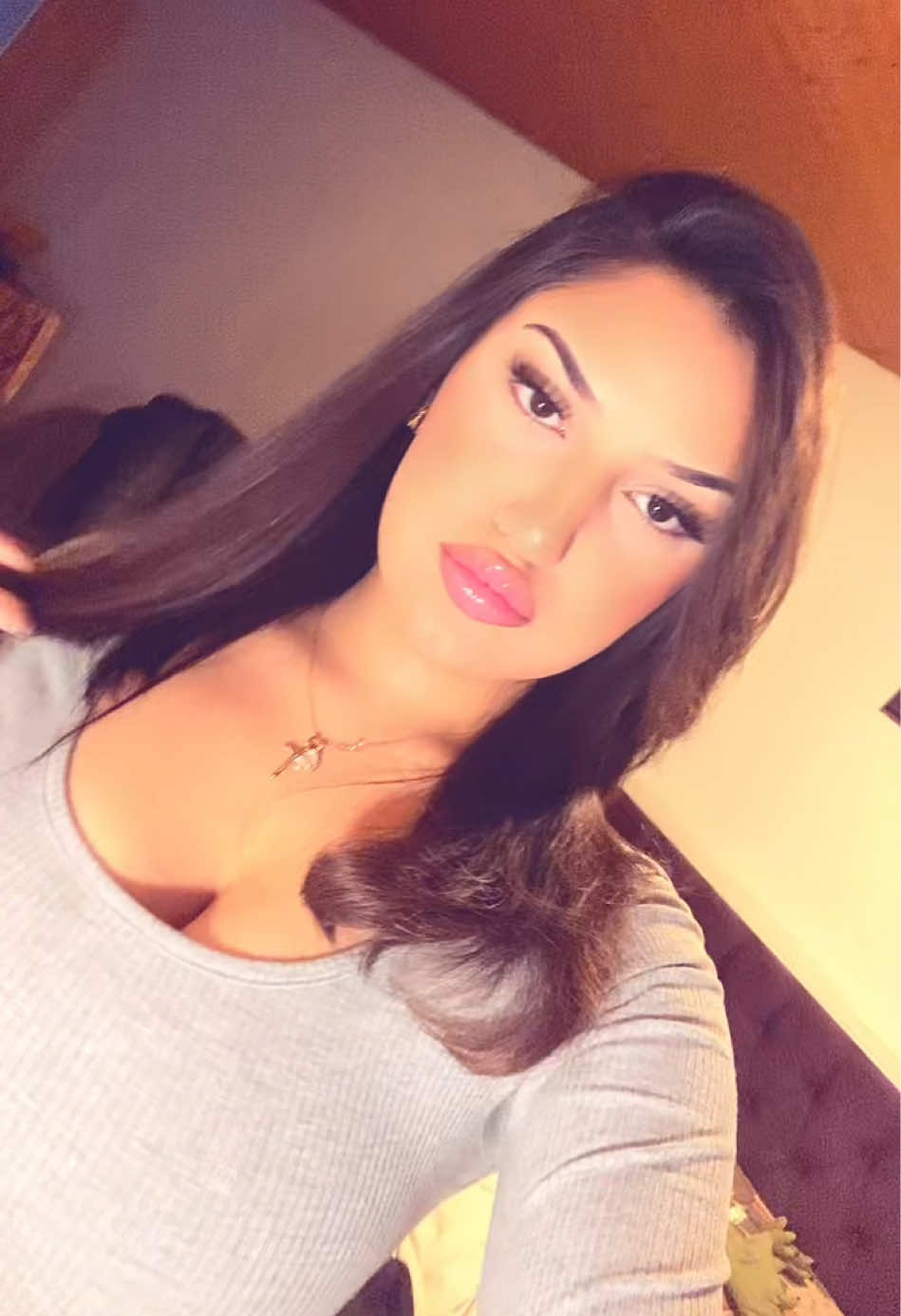 @𝒦𝒾𝒶𝓃𝒶