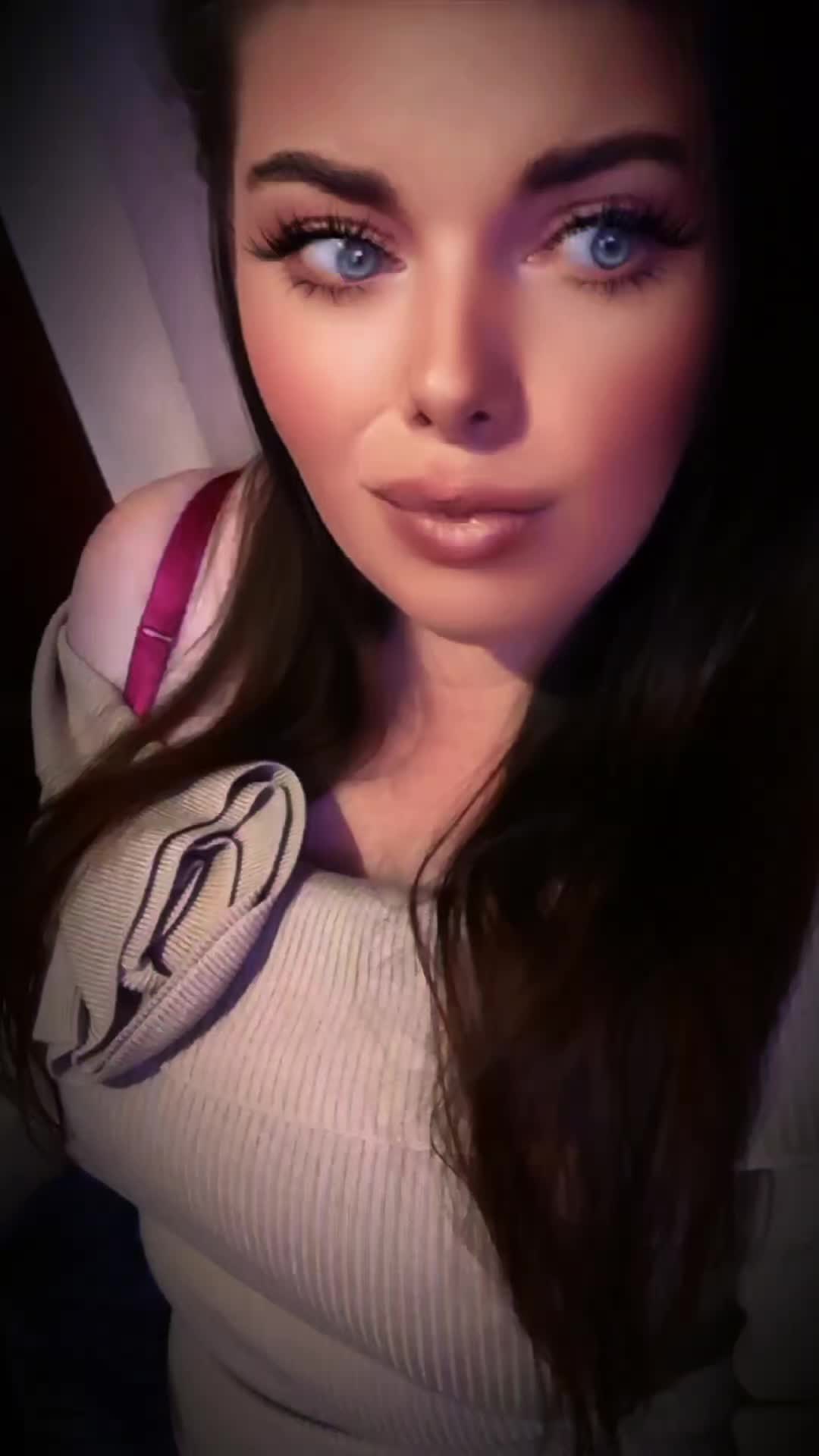 @🍒𝒮𝒽𝒶𝓃𝒶 ~𝓁o𝓊𝒾𝓈𝑒🍒