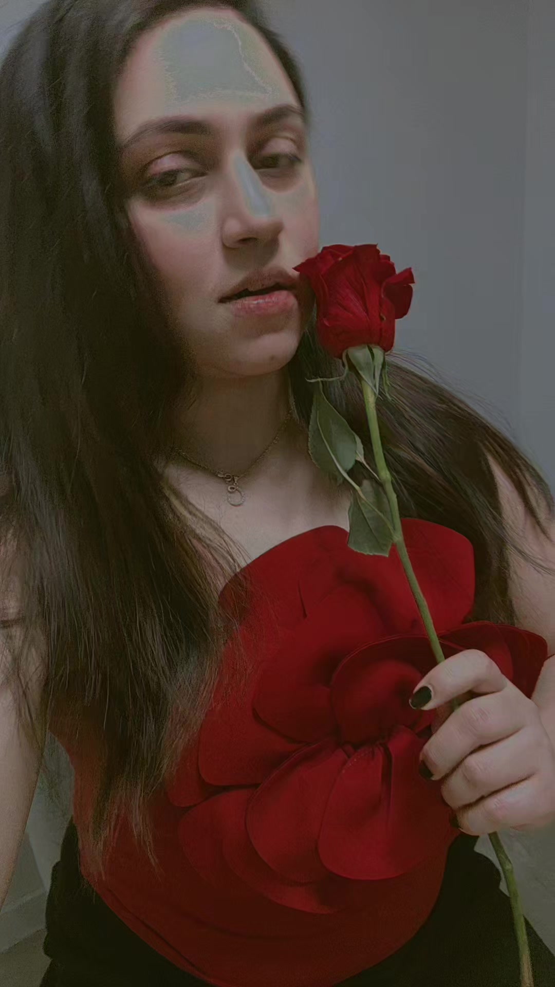 @Aroohanaz