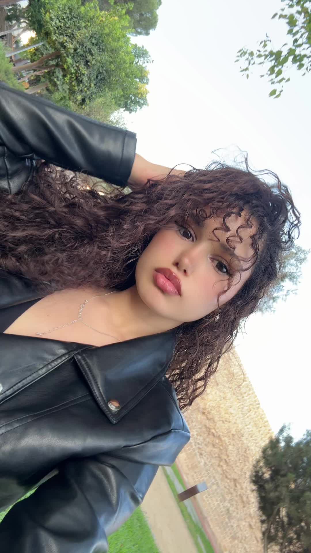 @Curlypurlyy👩🦱