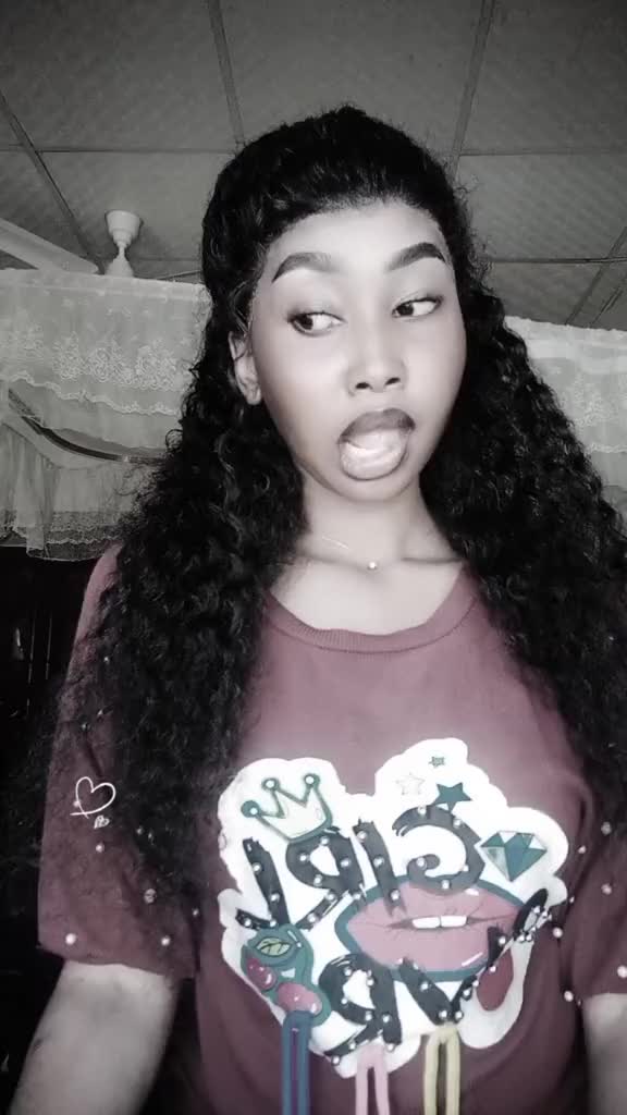 @Queena_manu