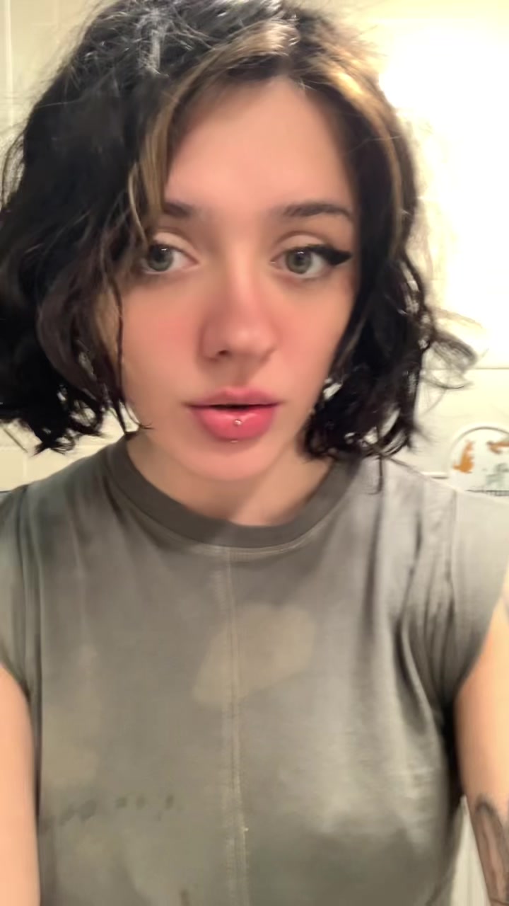 @Dee