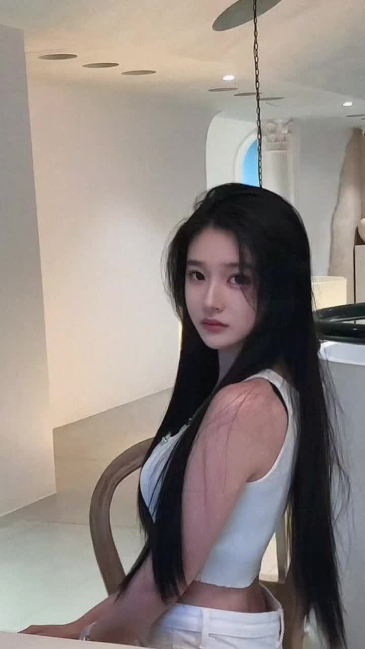 @Bella