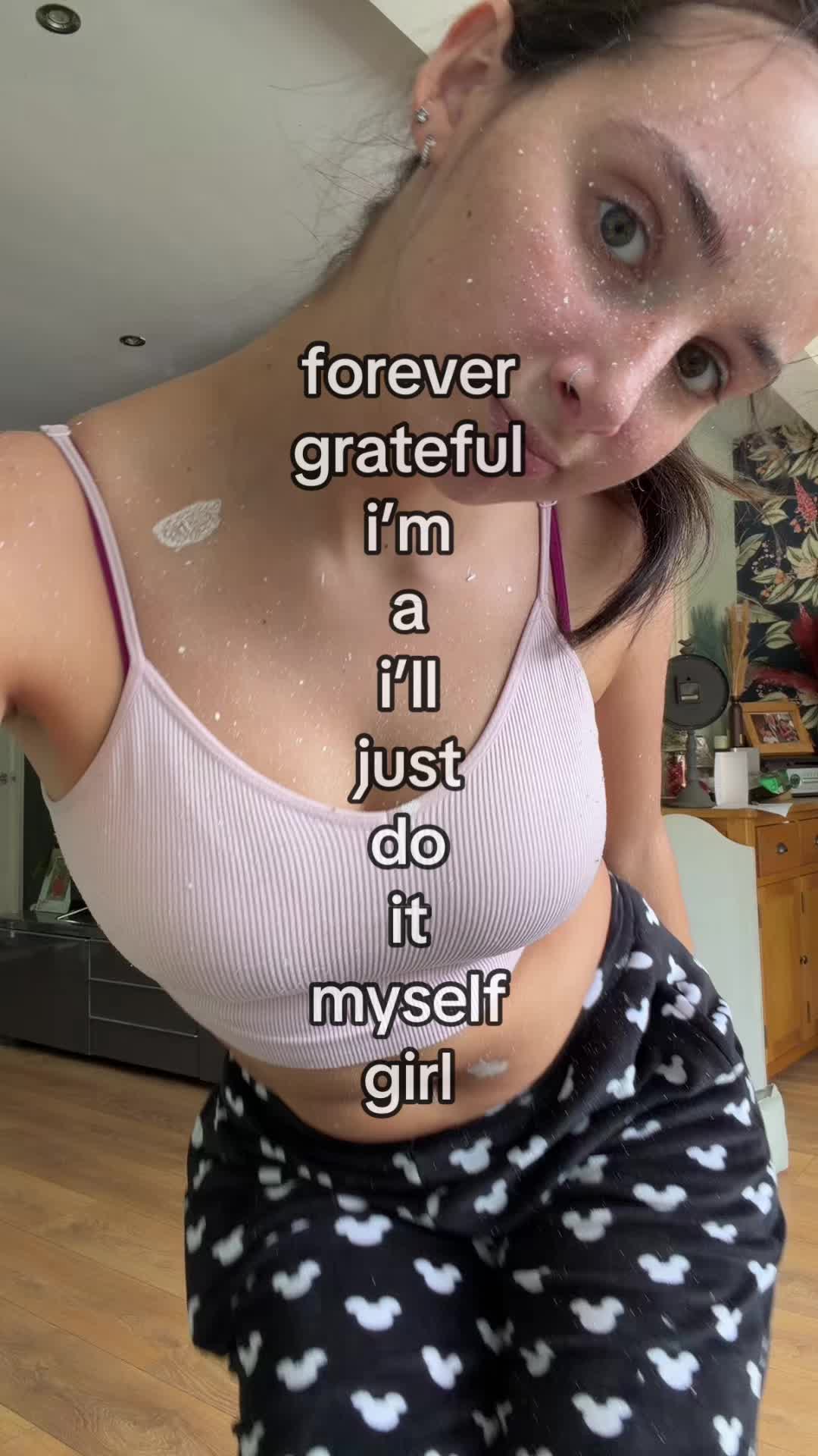 @𝙘𝙤𝙣𝙣𝙞𝙚-𝙡𝙤𝙪