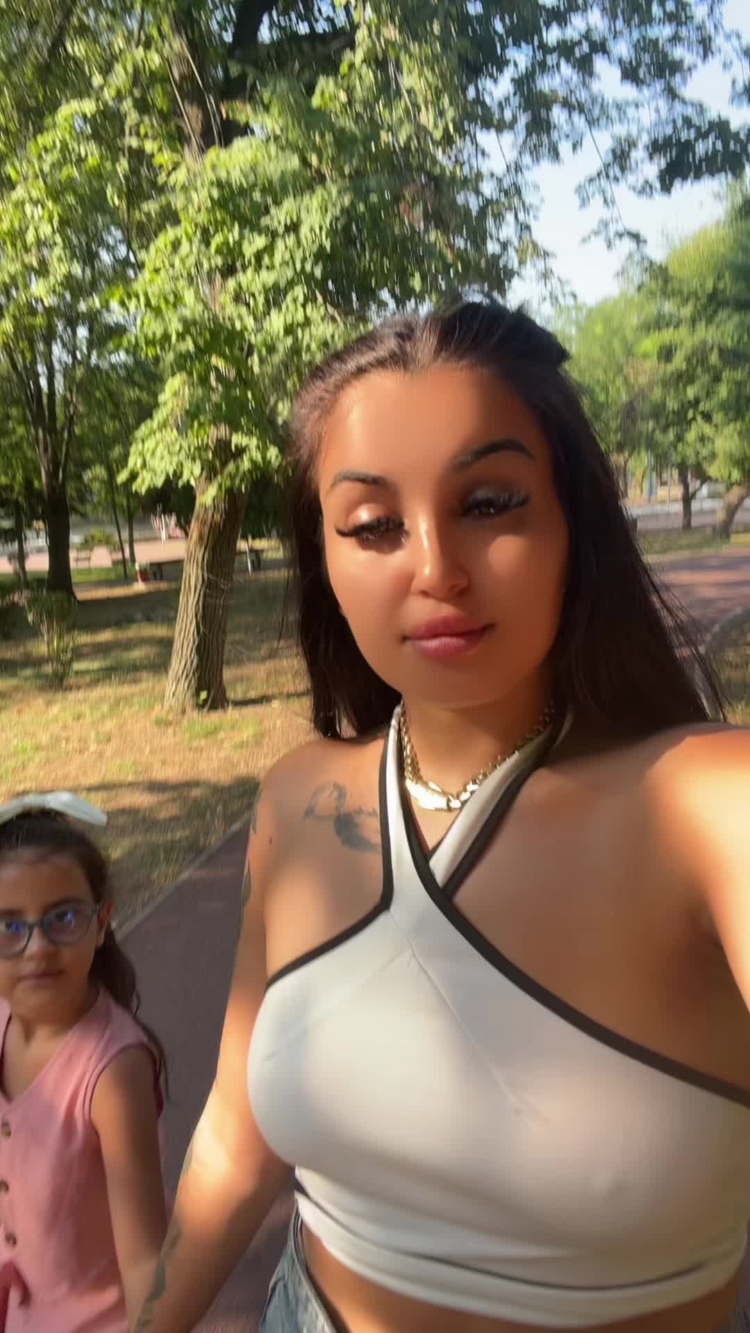 @Melania_marya25