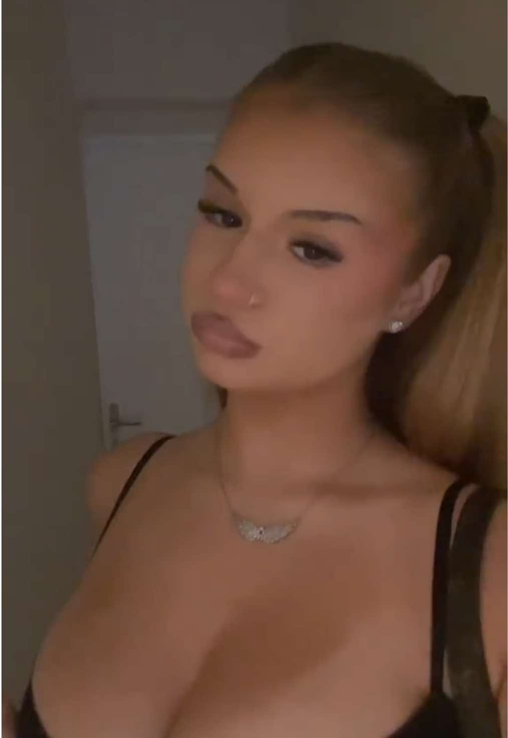 @𝒗𝒆𝒓𝒐𝒏𝒊𝒄𝒂🧿