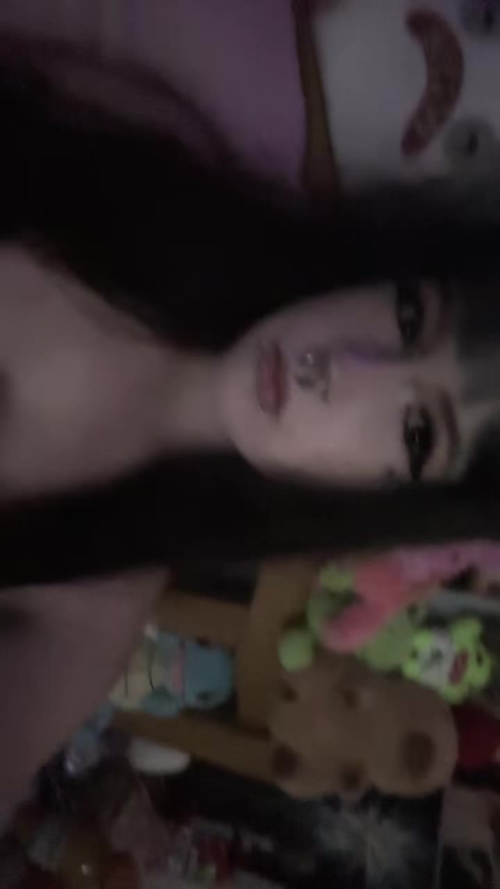 @Ellie🦇