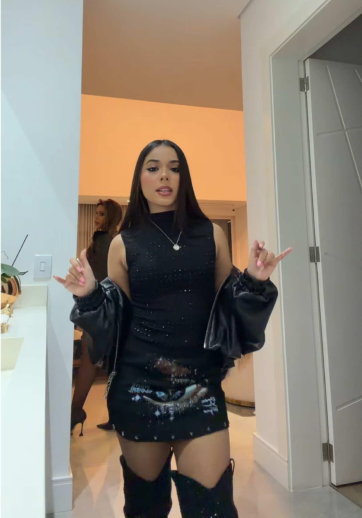 @gabisaiury.2