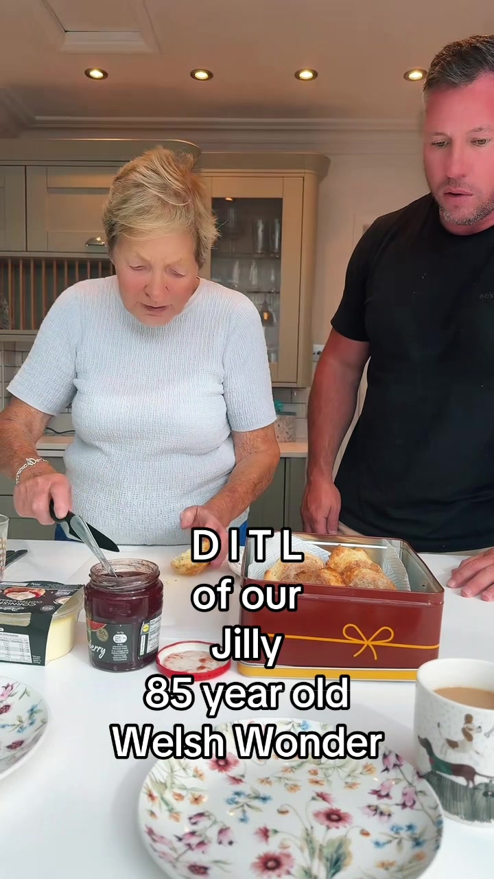 @MidlifeButMakeItWelsh