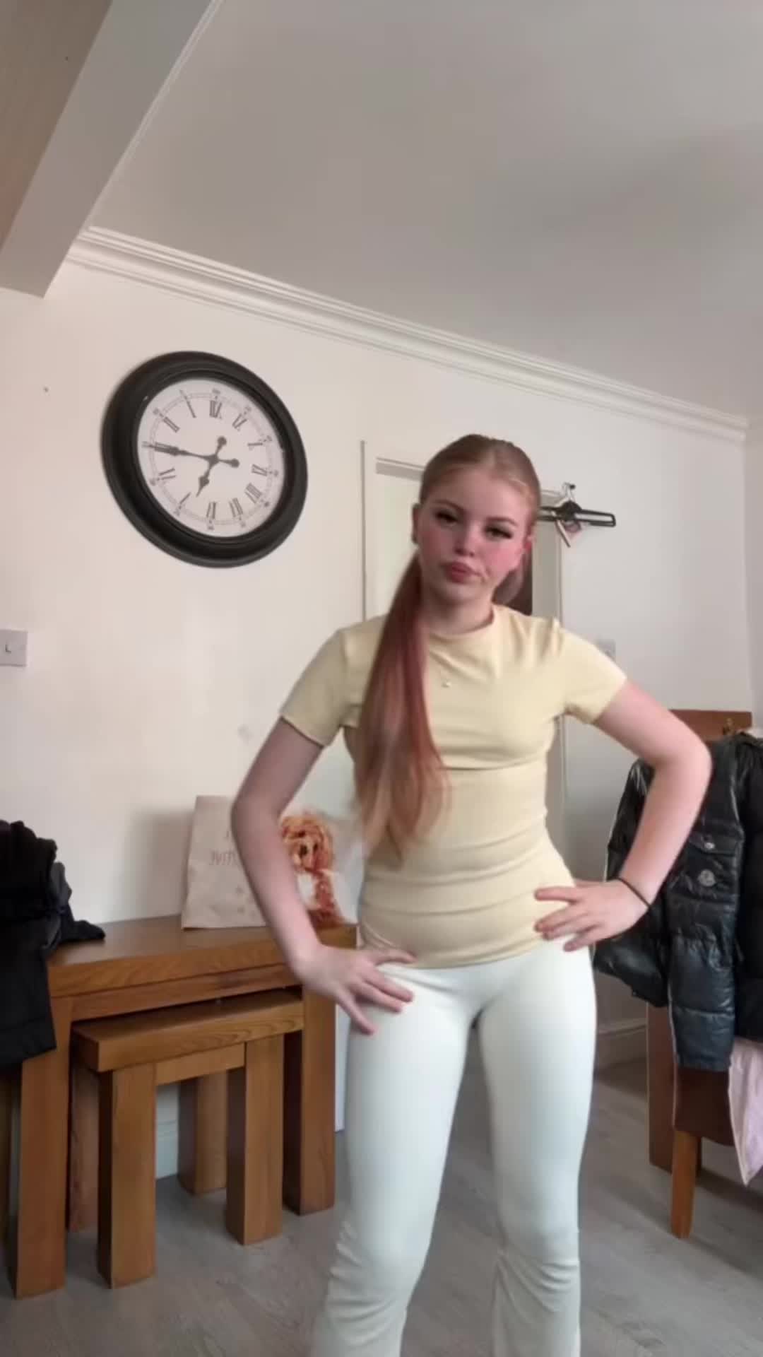 @holliedavies13